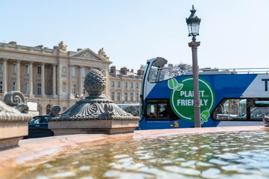 Paris: Tootbus Kids Bus Tour Experience - The app and onboard Wi-Fi: turning a bus ride into a flexible plan