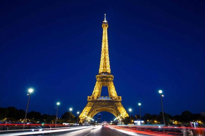 Paris Top Sights Half Day Walking Tour with a Fun Guide - Louvre and Eiffel from the outside: the street-level reality check