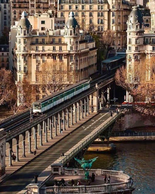 Paris Top Sights Half Day Walking Tour with a Fun Guide - Paris Metro skills: Mobilis vs Navigo and what the guide helps with