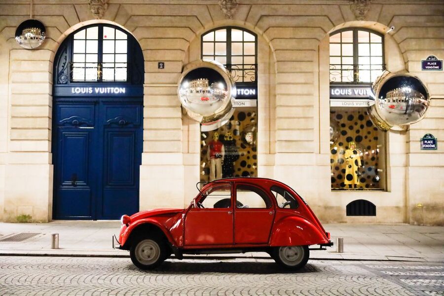 Paris :Tour 2CV Paris Secret - Montmartre in a 2CV: the fun starts before you see anything famous
