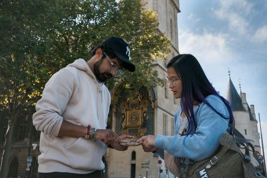 Paris: Treasure Hunt & Walking Tour "Secret Weapon X" - How the Game Actually Works (Without an App)