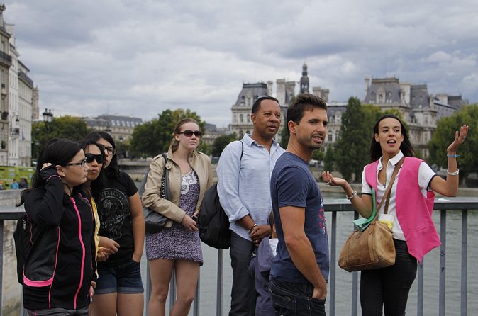Paris Trendy Marais away from the crowds, Mansions and Fashion - Village Saint-Paul: the calmer Marais block for browsing and people-watching