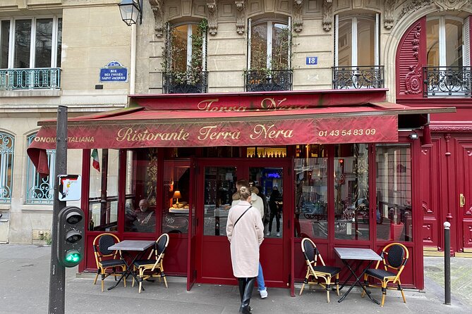 Paris TV Character Walking Tour with Optional Seine River Cruise - Optional Seine cruise from the Eiffel Tower: a flexible finish with big views