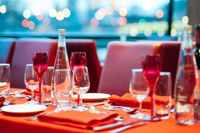 Paris Valentine's Day Dinner Cruise by Bateaux-Mouches - Seating, window expectations, and the real-world logistics