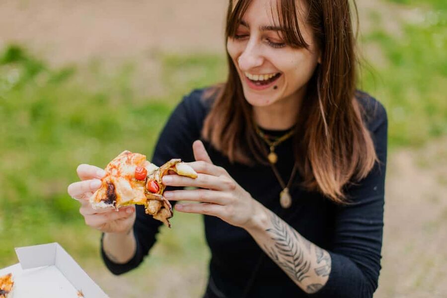 Paris: Vegan Food Tour (Street-food edition) - Sicilian vegan pizza: plant-based mozzarella with aubergine and basil
