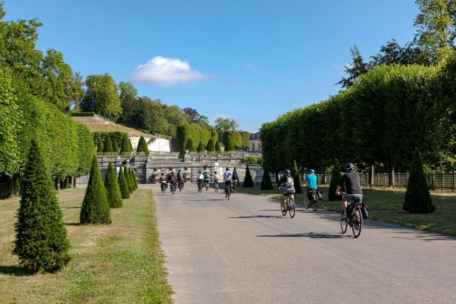 Paris: Versailles Palace and Queen Hamlet E-Bike Tour - Returning to Paris by train without the last-mile stress