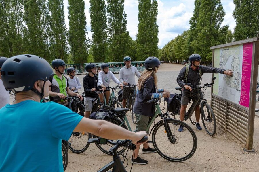 Paris: Versailles Palace and Queen Hamlet E-Bike Tour - Marnes-la-Coquette and the Fausses-Reposes forest break from the sun