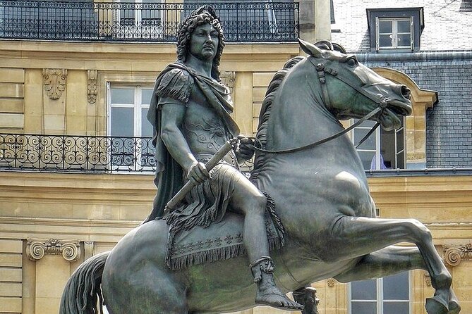 Paris Walking Tour , Historical Sites . - Pont Neuf: the oldest standing bridge and why it shows up in the story