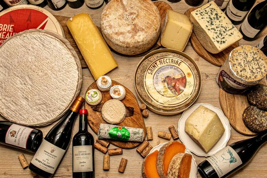 Paris: Wine & Cheese Tasting Master Class Near Eiffel Tower - The GOURMET cellar: a wine lesson with Paris built in
