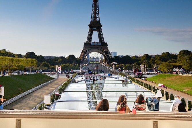Paris Wonder: Half-Day Easter Adventure - Champs-Elysées: where the guide sets your frame