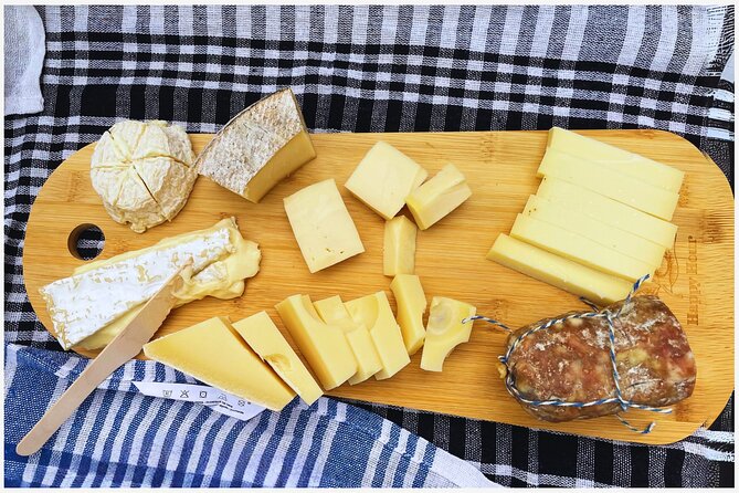 Parisian Bohemian Walking Food Tour with Gourmet Tastings - A picnic moment in Square Suzanne Buisson