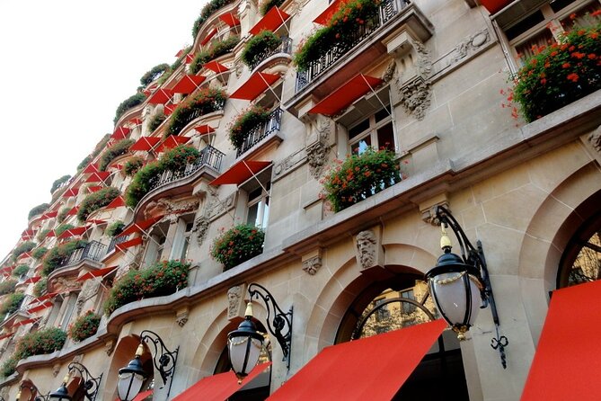 Parisian Love Affair: Elegant Romance Private Tour in Paris - Pont des Arts and the bakery stop that keeps it real