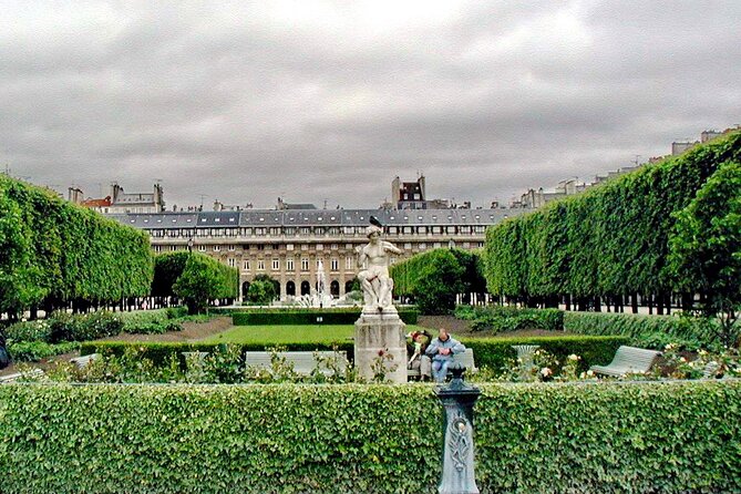 Parisian Love Affair: Elegant Romance Private Tour in Paris - Where the romance starts: Place de l’Estrapade and Place de Valois