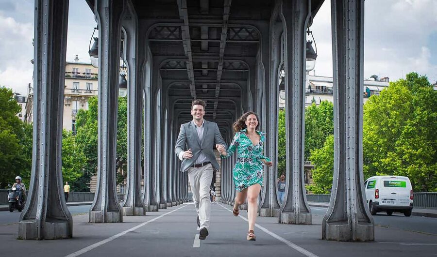 Parisian Proposal Perfection. Photography/Reels & Planning - Timing the session: early morning vs late afternoon for a calmer square