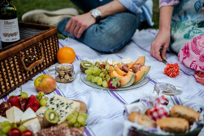 Parisian Romantic Picnic - Your picnic box: cheese, charcuterie, baguette, and lemonade