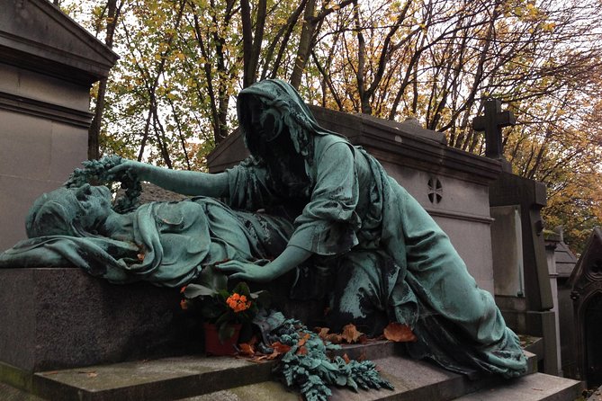Pere Lachaise Cemetery Paris - Exclusive Guided Walking Tour - Price and Value: What $59.54 Buys You Here