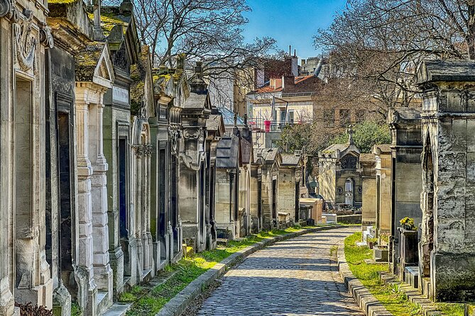 Père-Lachaise Cemetery Paris Tour with Audioguide - The audio guide: what you get beyond the postcard names
