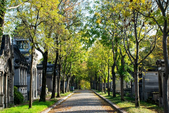 Père Lachaise Cemetery Tour: A Stroll Through Immortal History - Père Lachaise in 2 Hours: Why This Walk Works