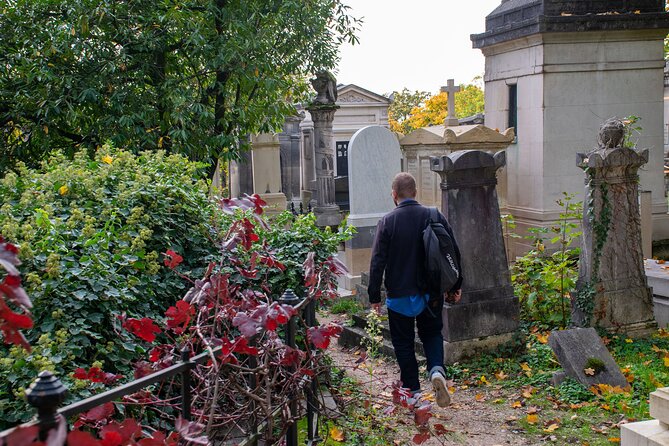 Père Lachaise Cemetery Tour: A Stroll Through Immortal History - What the Small Group (and Private Option) Changes