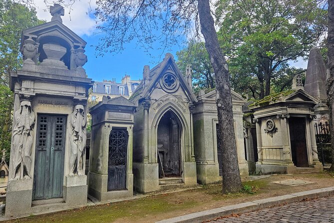Père Lachaise Cemetery Tour, Tales from the Graves and Crepes - The main entrance segment: Paris funeral history, then Oscar Wilde’s famous plot