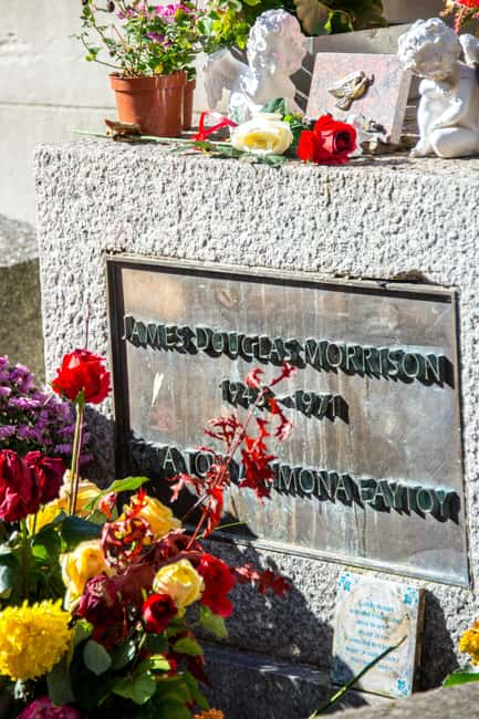 Père Lachaise Cemetery Tour, Tales from the Graves & Crepes - The crepe finale in a traditional Paris café: why dessert is part of the itinerary