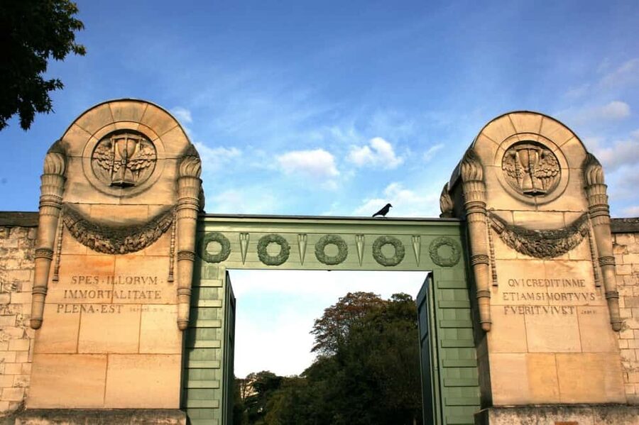 Père Lachaise Cemetery Tour, Tales from the Graves & Crepes - Who this tour suits best (and who should skip it)