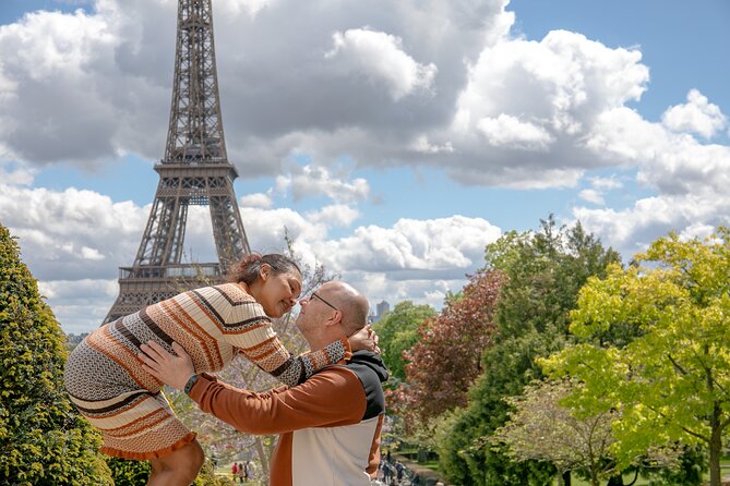Photo Session Around Eiffel Tower - What’s Included: Edited Photos, Guide Stories, and Optional Extras
