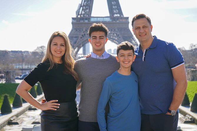 Photo Session in Paris - Photographer at the Eiffel Tower - Place du Trocadéro: why this Eiffel Tower session works