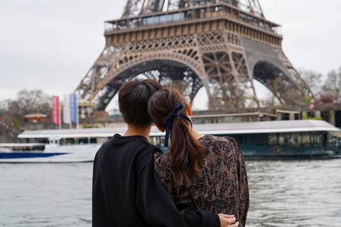 Photo Session in Paris - Photographer at the Eiffel Tower - Photos delivery: 24 hours for the link, 72 hours for retouching