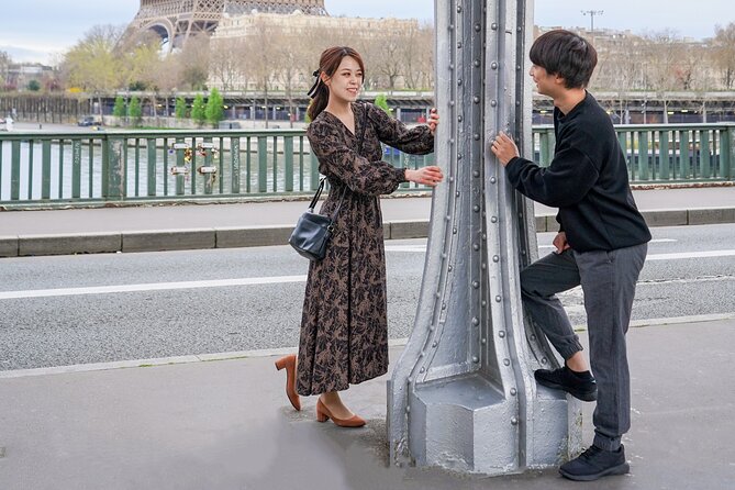 Photo Session in Paris - Photographer at the Eiffel Tower - Price and value: $66.51 for a real keepsake set