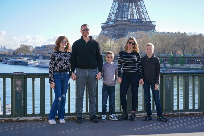 Photo Session in Paris - Photographer at the Eiffel Tower - Who should book this Eiffel Tower photo session