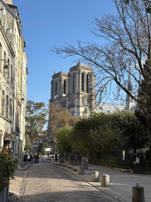 Photo Workshop in Paris sightseeing Notre Dame and Louvre - A 2-hour Paris photo walk that’s about learning, not just seeing