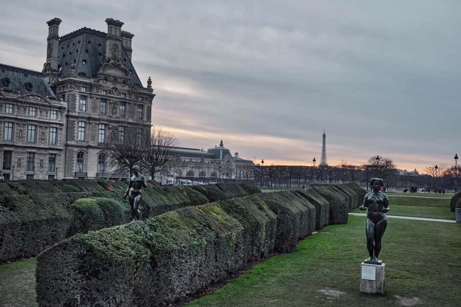 Photo Workshop in Paris sightseeing Notre Dame and Louvre - Before you go: what camera gear (and mindset) to bring
