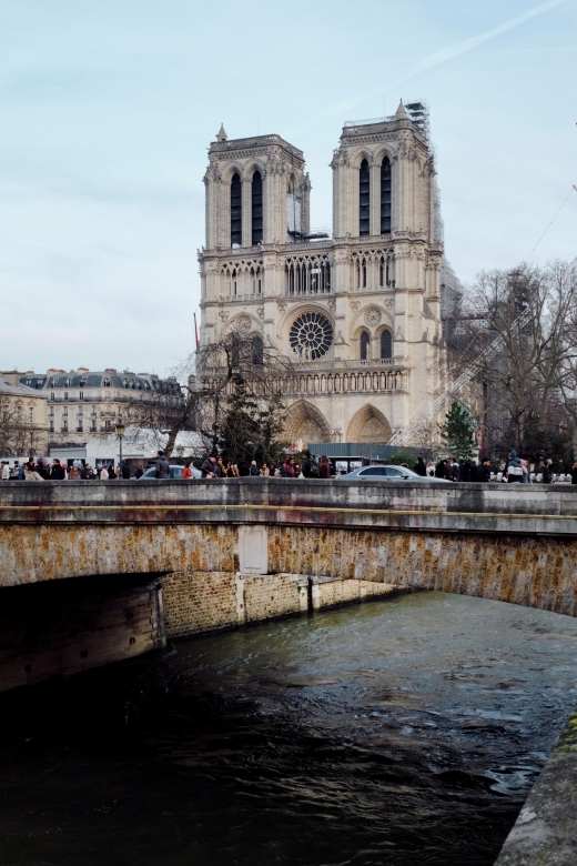 Photo Workshop in Paris sightseeing Notre Dame and Louvre - Notre-Dame exterior stop: shoot stone, scale, and your own point of view