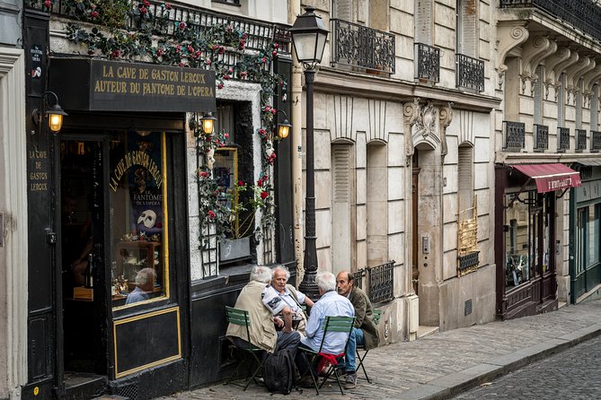 Photography workshop in Paris - Montmartre’s Butte: Cobblestones, Staircases, and Sacré-Cœur Shadow Play