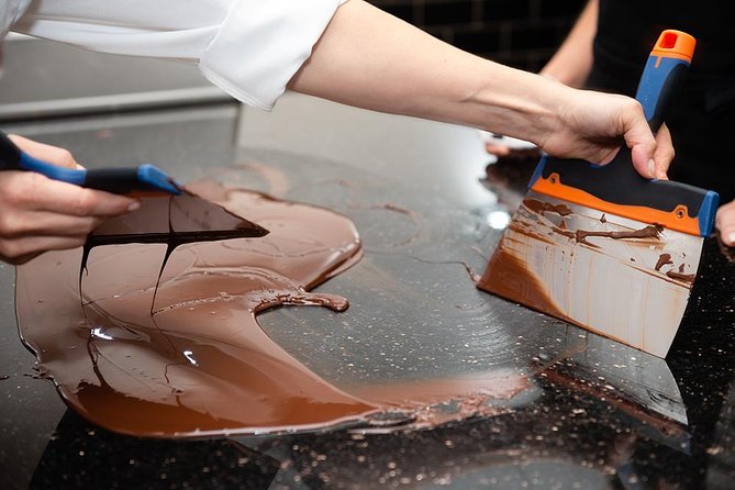 Praliné Rocher Chocolate making class in Paris (collective) - Edwart Chocolatier on Rue de Rivoli: getting oriented fast