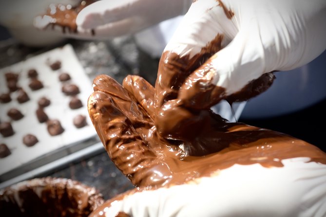 Praliné Rocher Chocolate making class in Paris (collective) - What you actually make: hazelnut praliné rochers, hand-rolled