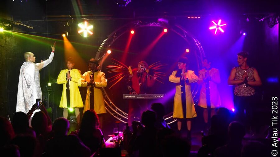 PRESTIGE DINER AND DRAG SHOW - Who This Dinner and Drag Show Is Best For