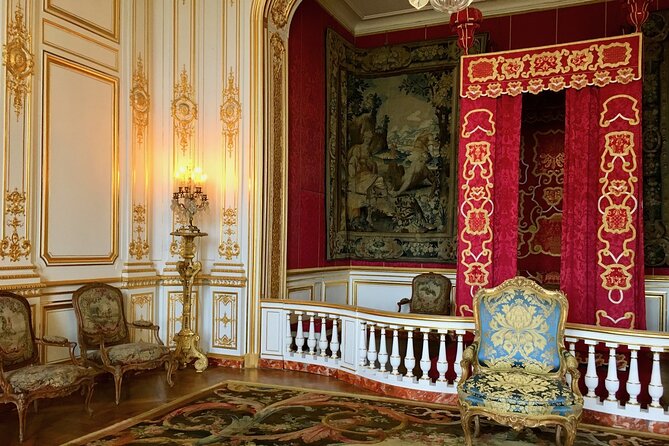 Private 3 Loire Castles Live Guided with Wine tasting from Paris - Lunch in Amboise: use the free time well