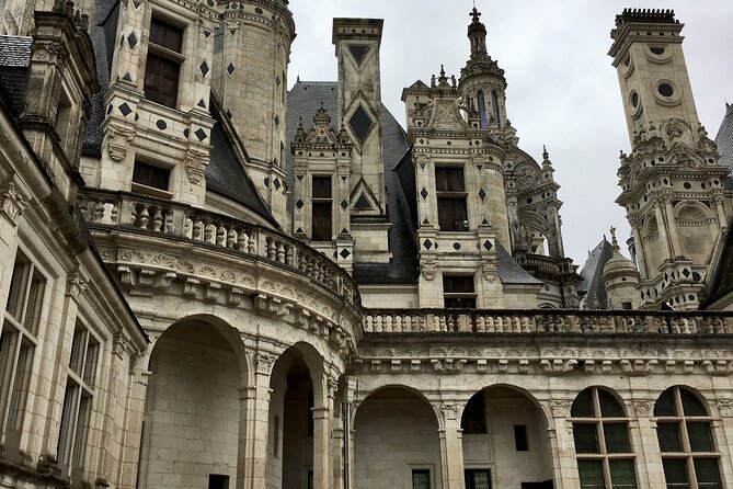 Private 3 Loire Castles Live Guided with Wine tasting from Paris - Chenonceau’s gardens and “ladies’ château” feel: plan for the late afternoon