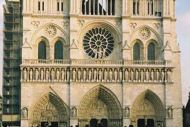 Private 4-hour city tour of Paris with driver and official guide - Montmartre and Moulin Rouge: From Iconic Views to Street-Level Paris