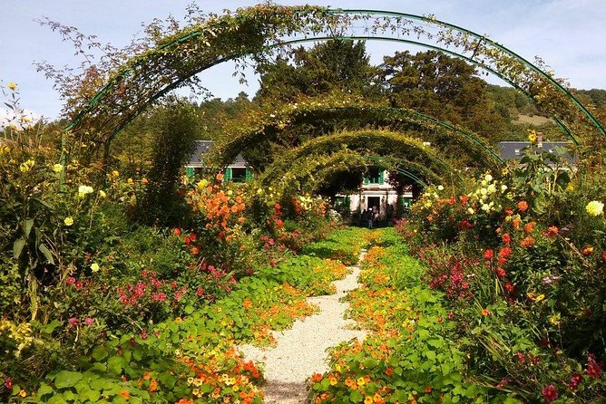 Private 5-hour Round Transfer to Giverny, Claude Monet museum from Paris - Why a Private Transfer to Giverny From Paris Feels Smarter