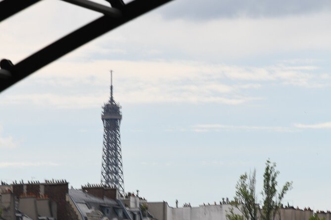 Private Boat Trip in Paris - Snacks, Wine, and Little Comforts on a Private Boat