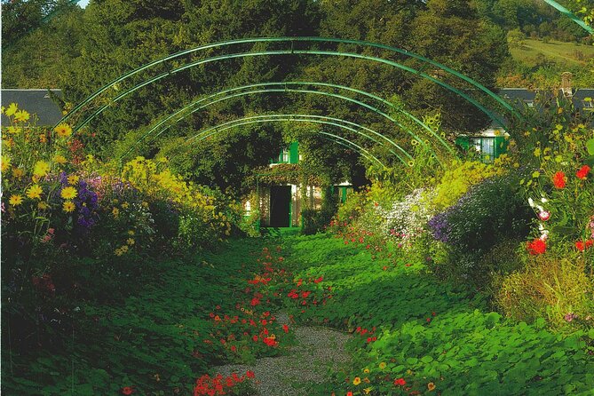 Private car- Giverny Monet and Impressionists Tour with Lunch - Price and what you truly get for $414.02