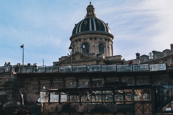 Private cruise in Paris - Getting on Board at Port du Louvre (and How to Think About Timing)