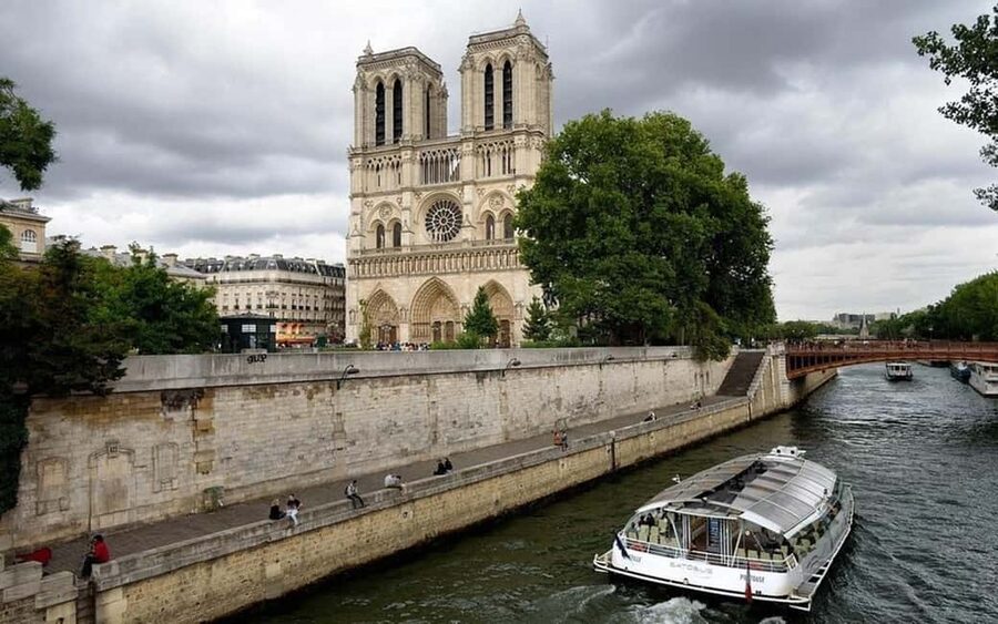 Private & Customizable Paris Tour: Eiffel, Louvre & More - Eiffel Tower stop: photos, second-level views, and timing