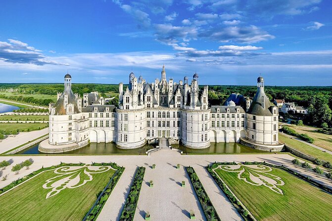 Private Day Trip to the Châteaux DE la Loire - Pickup at 7:00 am: private comfort beats the big-bus chaos