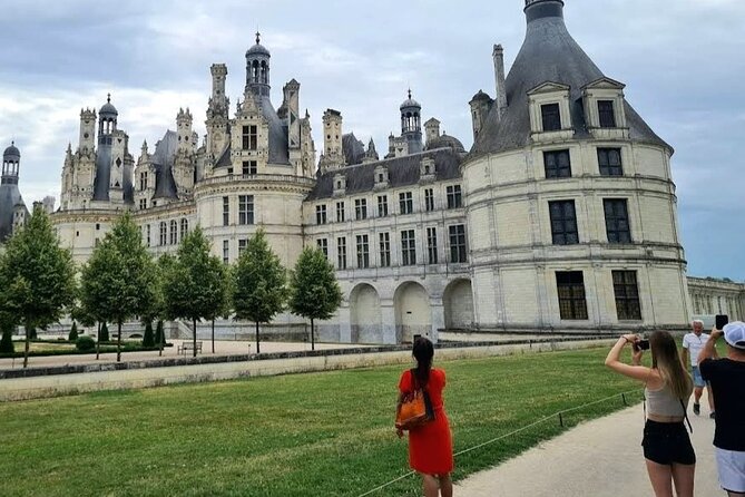 Private Day Trip to the Châteaux DE la Loire - Stop 2: Blois for lunch on your own in a pretty town center