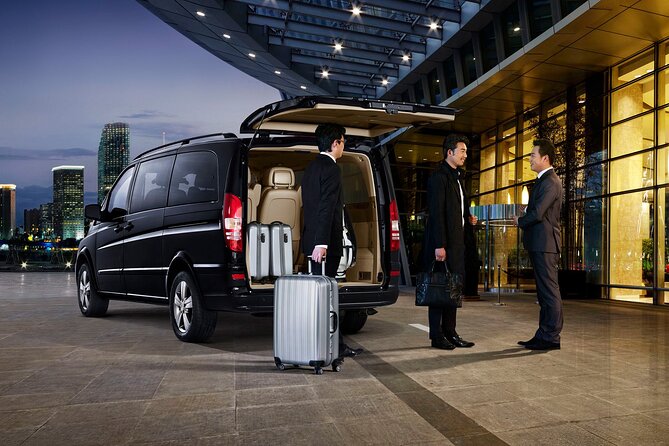Private Departure Transfer from Paris to CDG or ORLY Airports - The Drive Itself: Comfort, Air-Conditioning, and the Little Extras