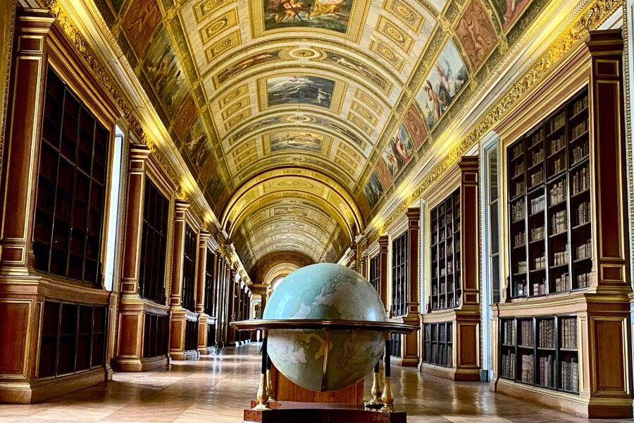 Private Fontainebleau, Versailles, Trianon from Paris - Versailles Palace: audio-guide time after your guide’s framing